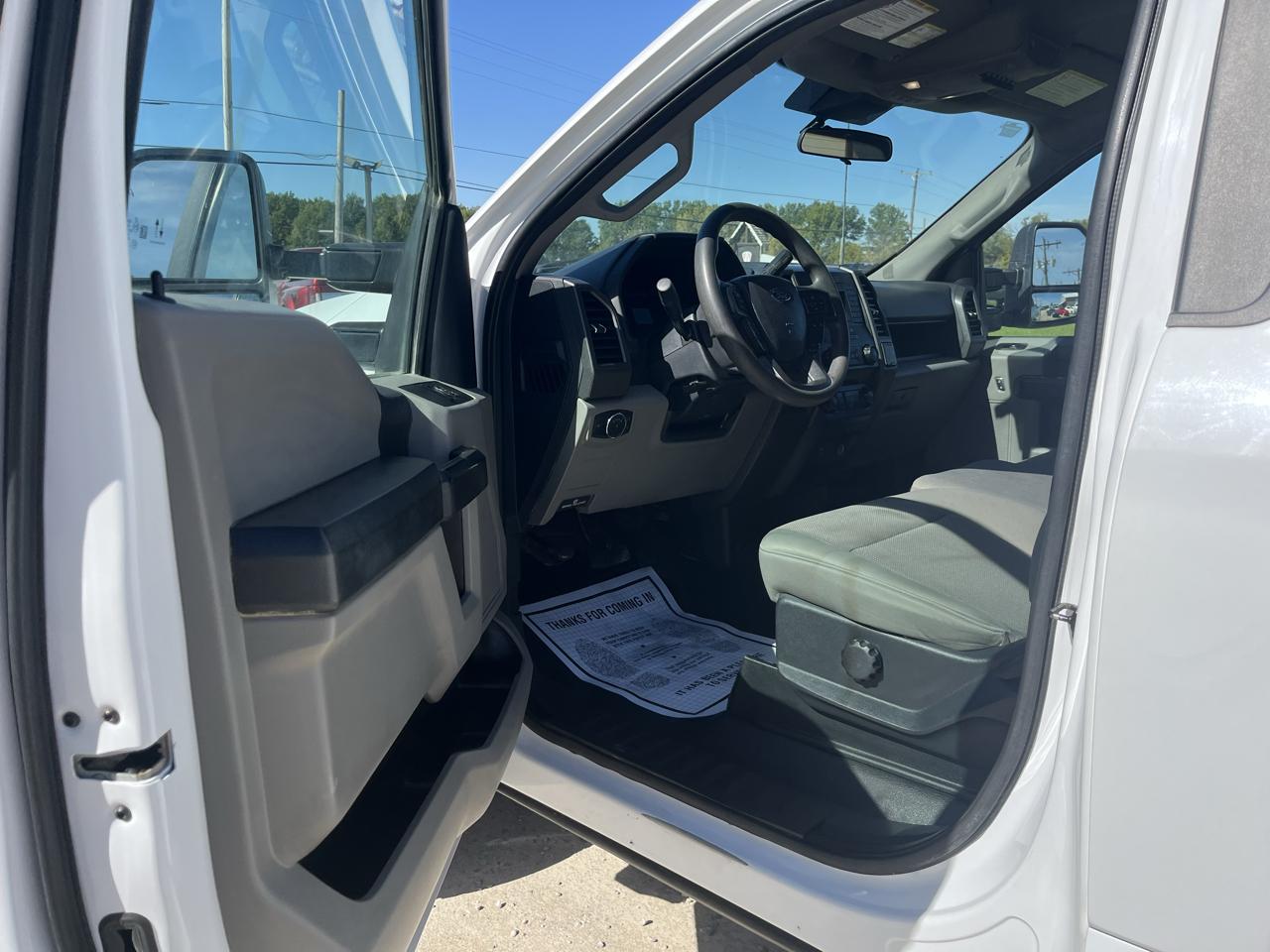 Ford Super Duty F-250 SRW XLT 4WD Reg Cab 8' Box 2022