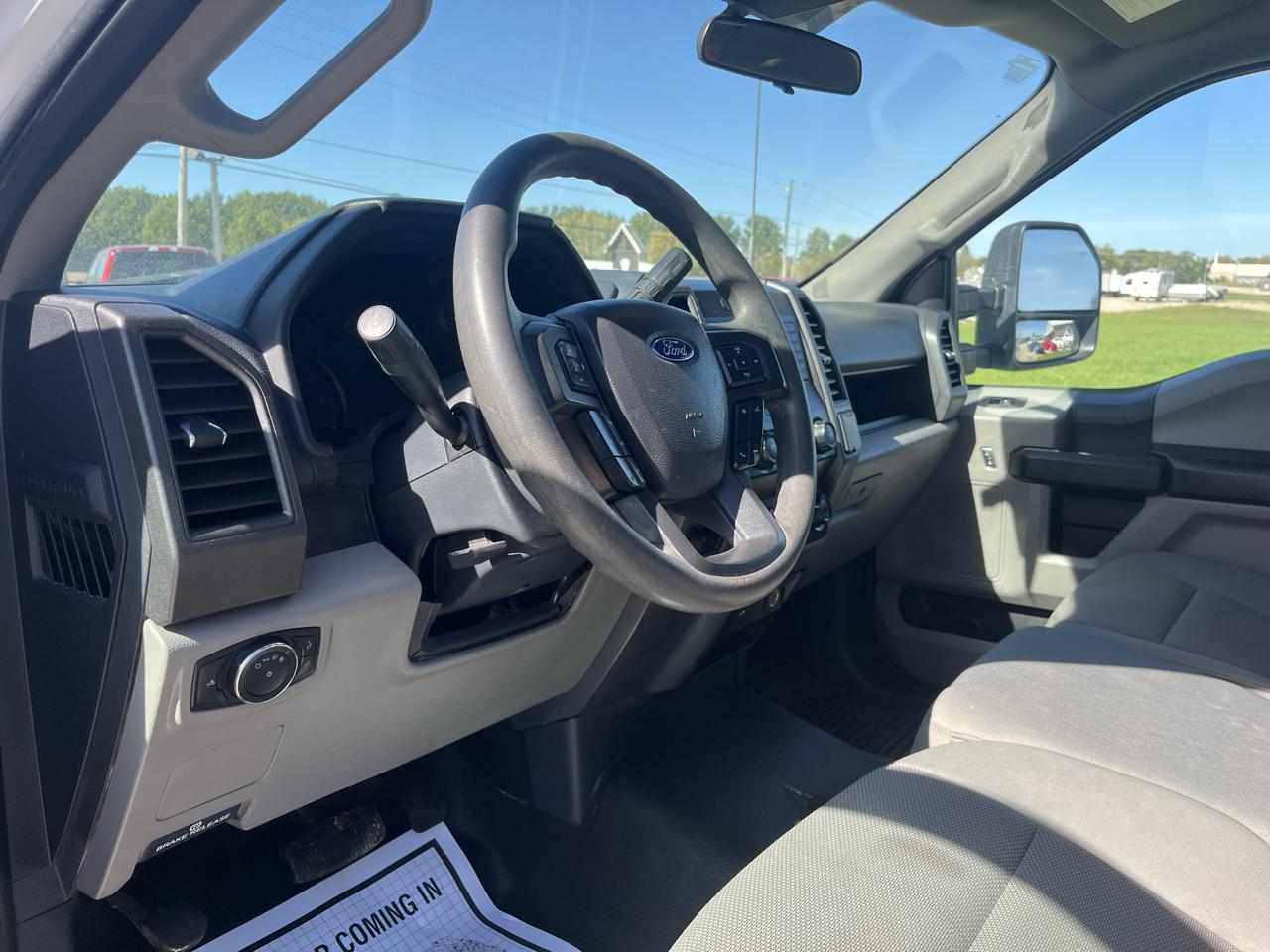 Ford Super Duty F-250 SRW XLT 4WD Reg Cab 8' Box 2022