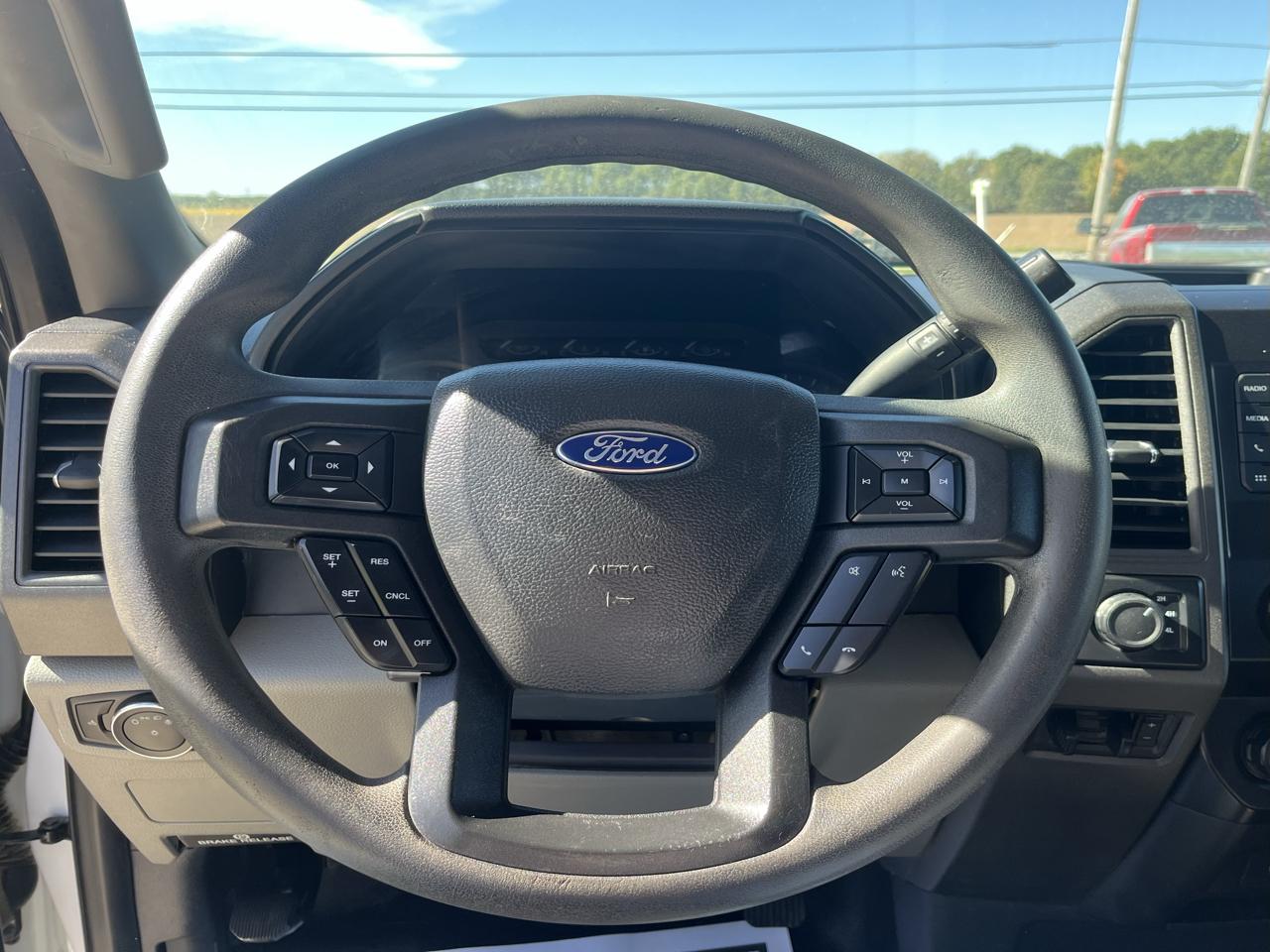 Ford Super Duty F-250 SRW XLT 4WD Reg Cab 8' Box 2022