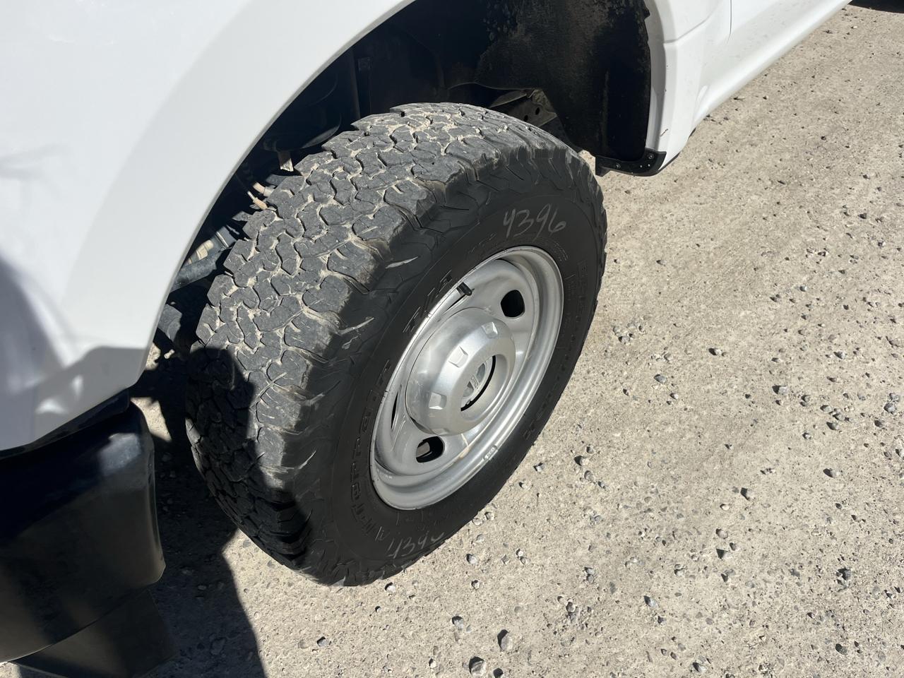 Ford Super Duty F-250 SRW XLT 4WD Reg Cab 8' Box 2022