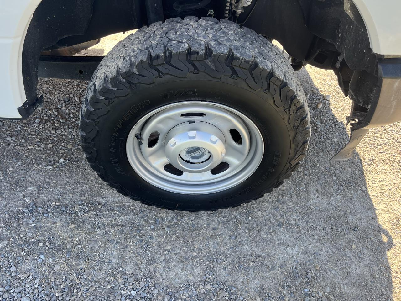 Ford Super Duty F-250 SRW XLT 4WD Reg Cab 8' Box 2022