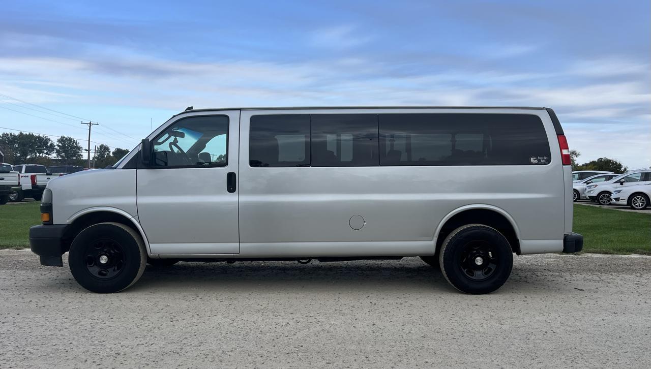 Chevrolet Express Passenger RWD 3500 155" LS 2020