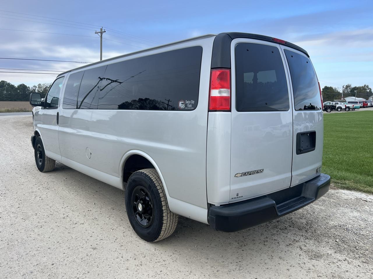 Chevrolet Express Passenger RWD 3500 155" LS 2020