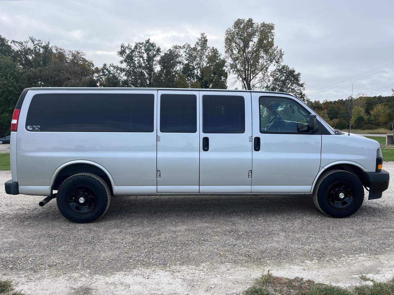 Chevrolet Express Passenger RWD 3500 155" LS 2020