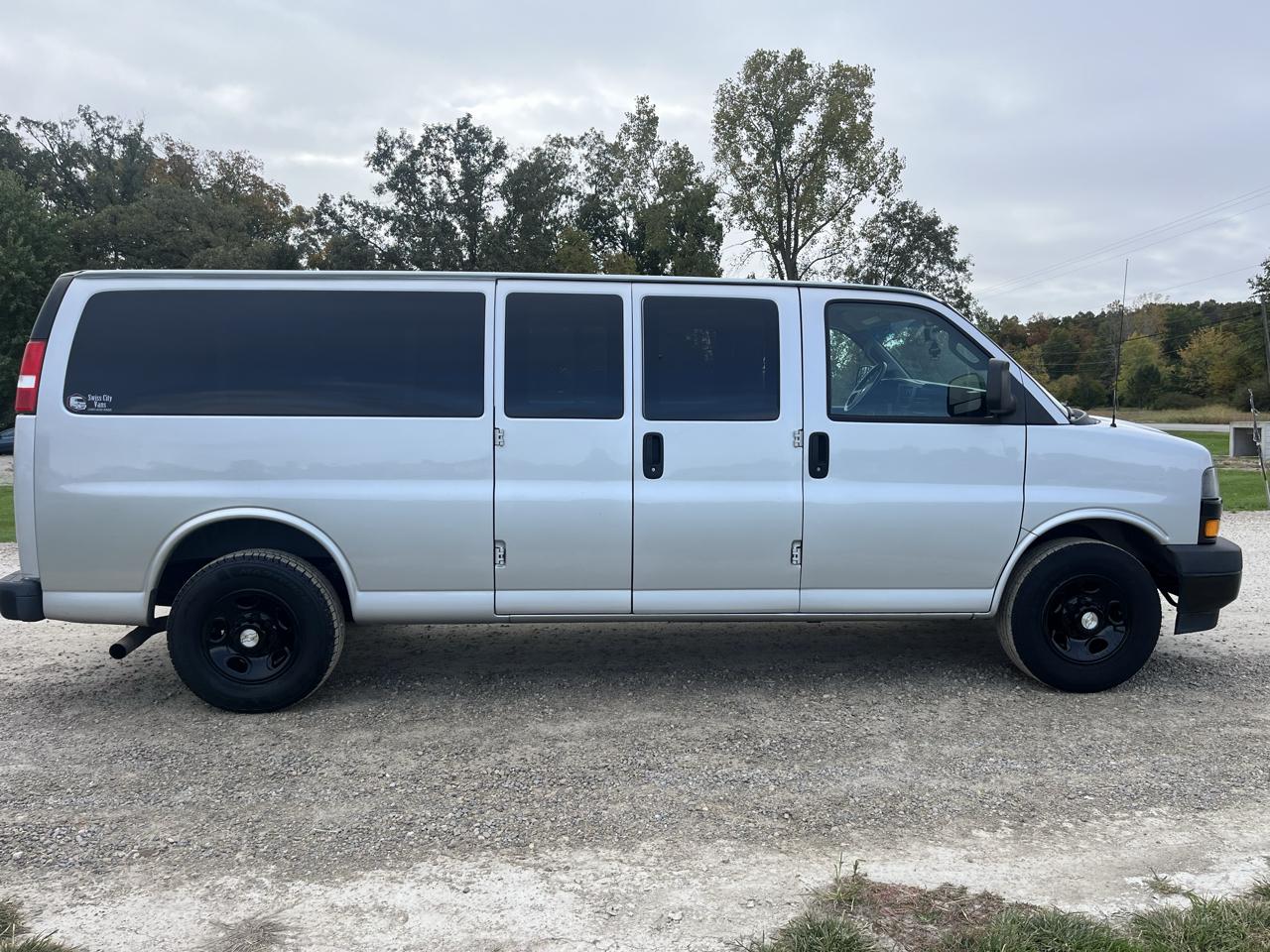 Chevrolet Express Passenger RWD 3500 155" LS 2020