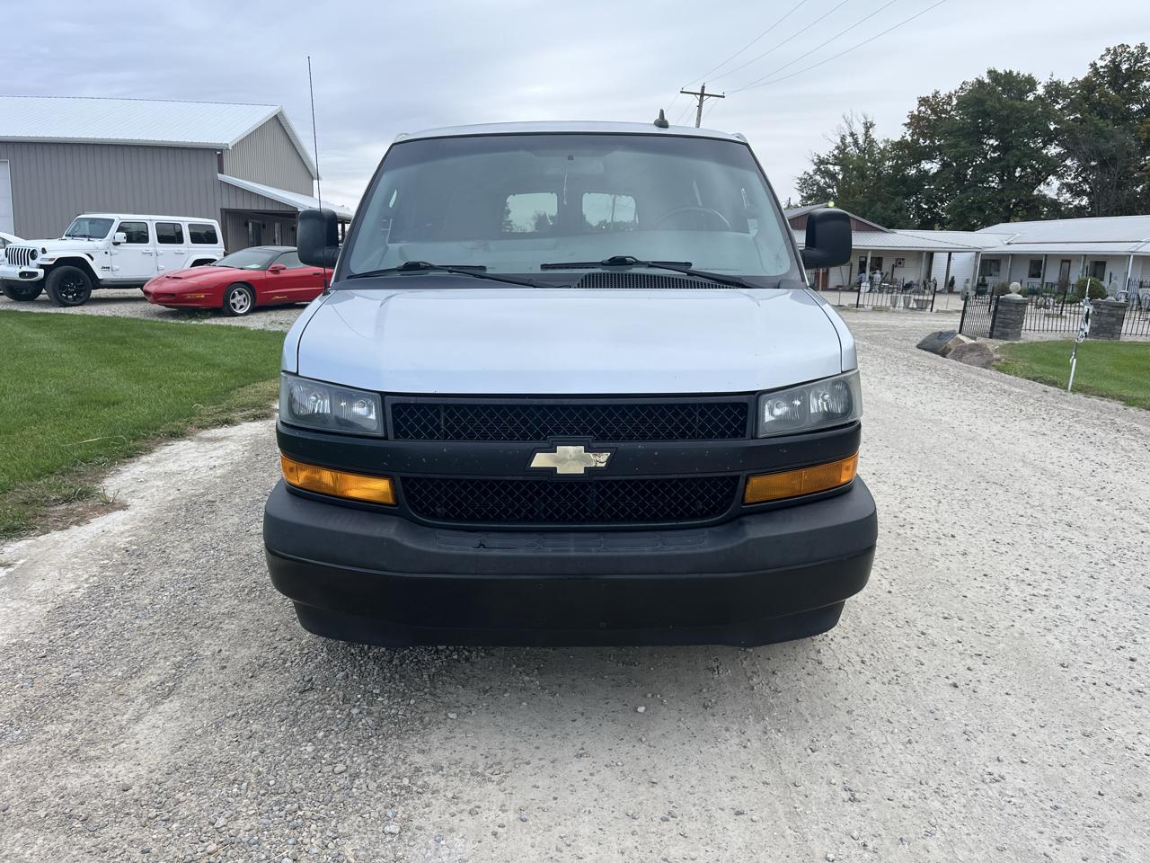 Chevrolet Express Passenger RWD 3500 155" LS 2020