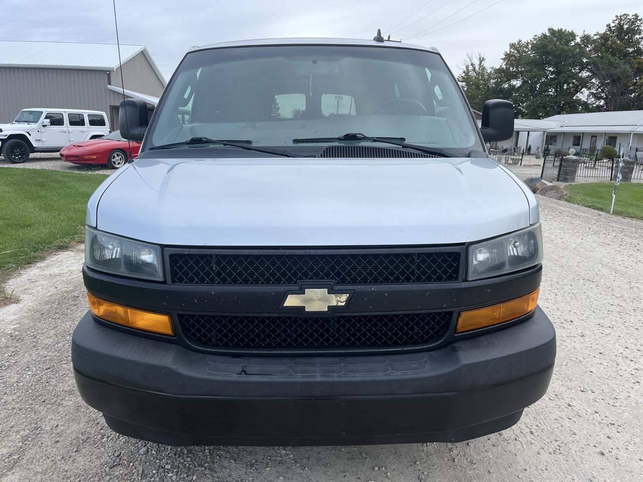 Chevrolet Express Passenger RWD 3500 155" LS 2020