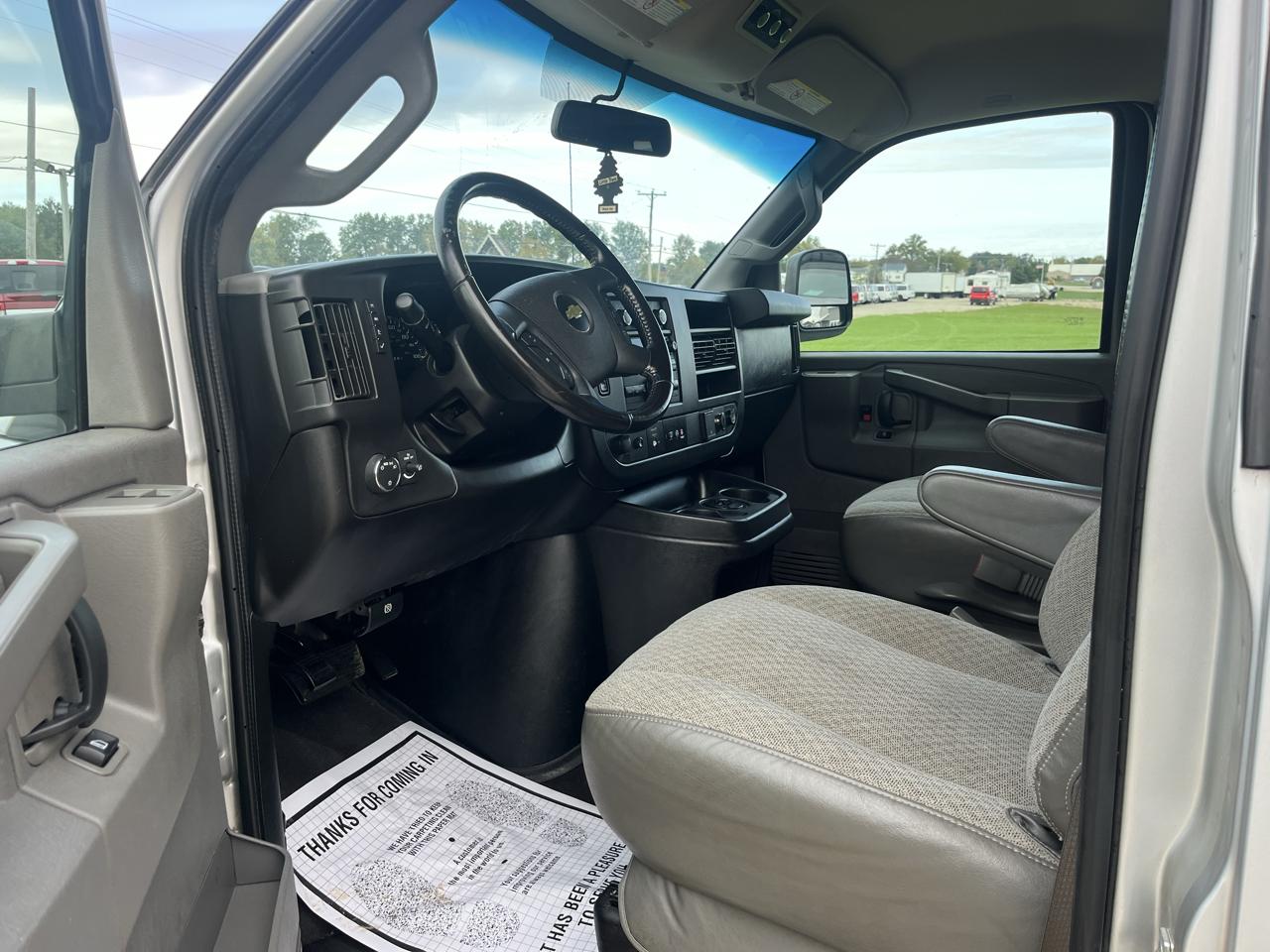 Chevrolet Express Passenger RWD 3500 155" LS 2020