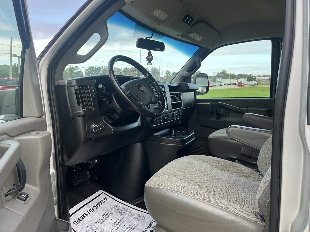 Chevrolet Express Passenger RWD 3500 155" LS 2020