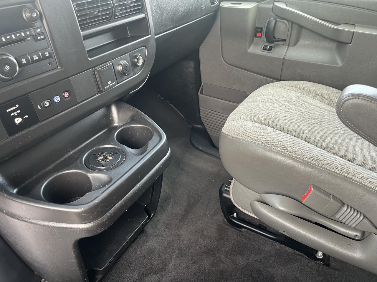 Chevrolet Express Passenger RWD 3500 155" LS 2020