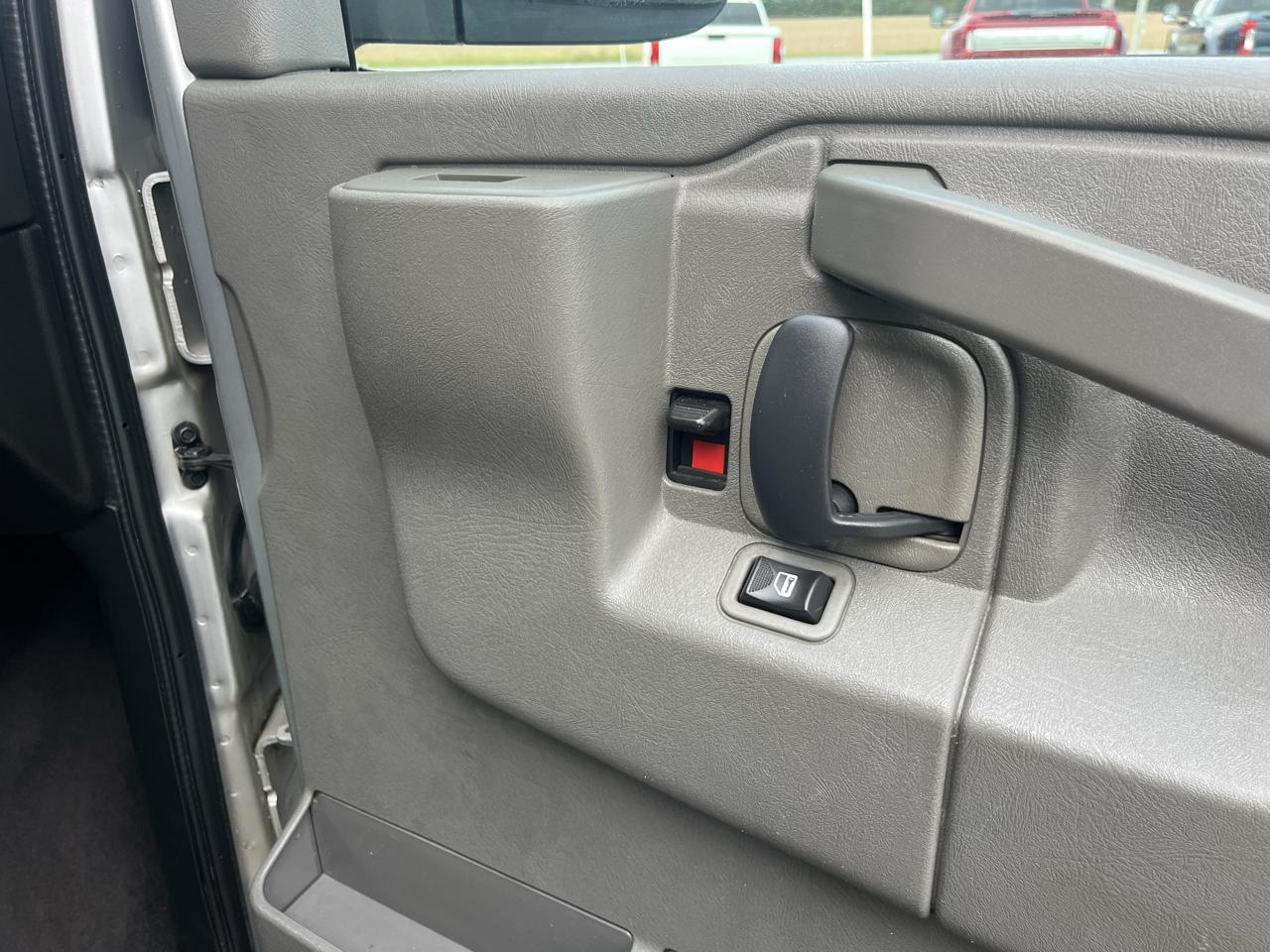 Chevrolet Express Passenger RWD 3500 155" LS 2020