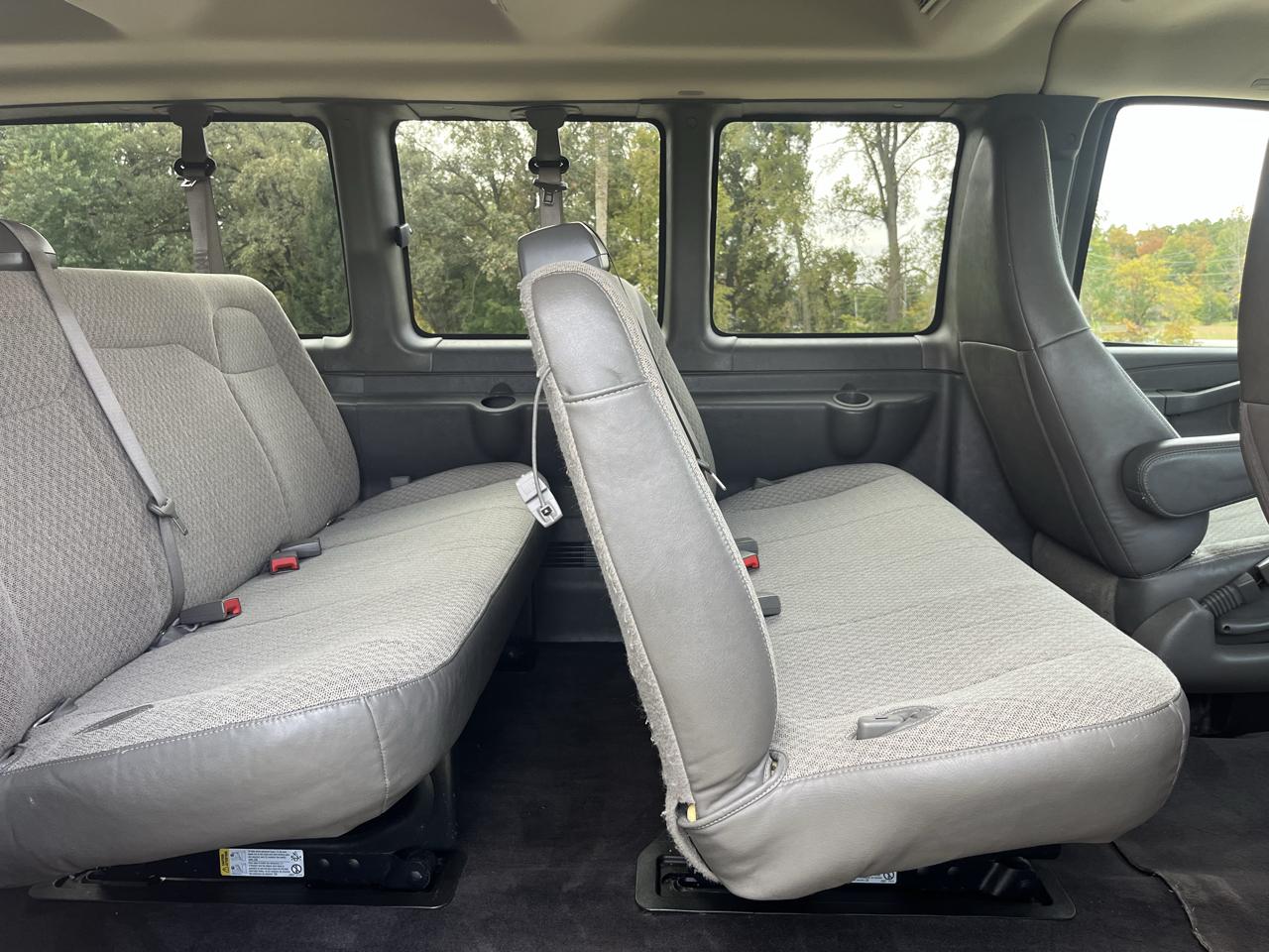 Chevrolet Express Passenger RWD 3500 155" LS 2020