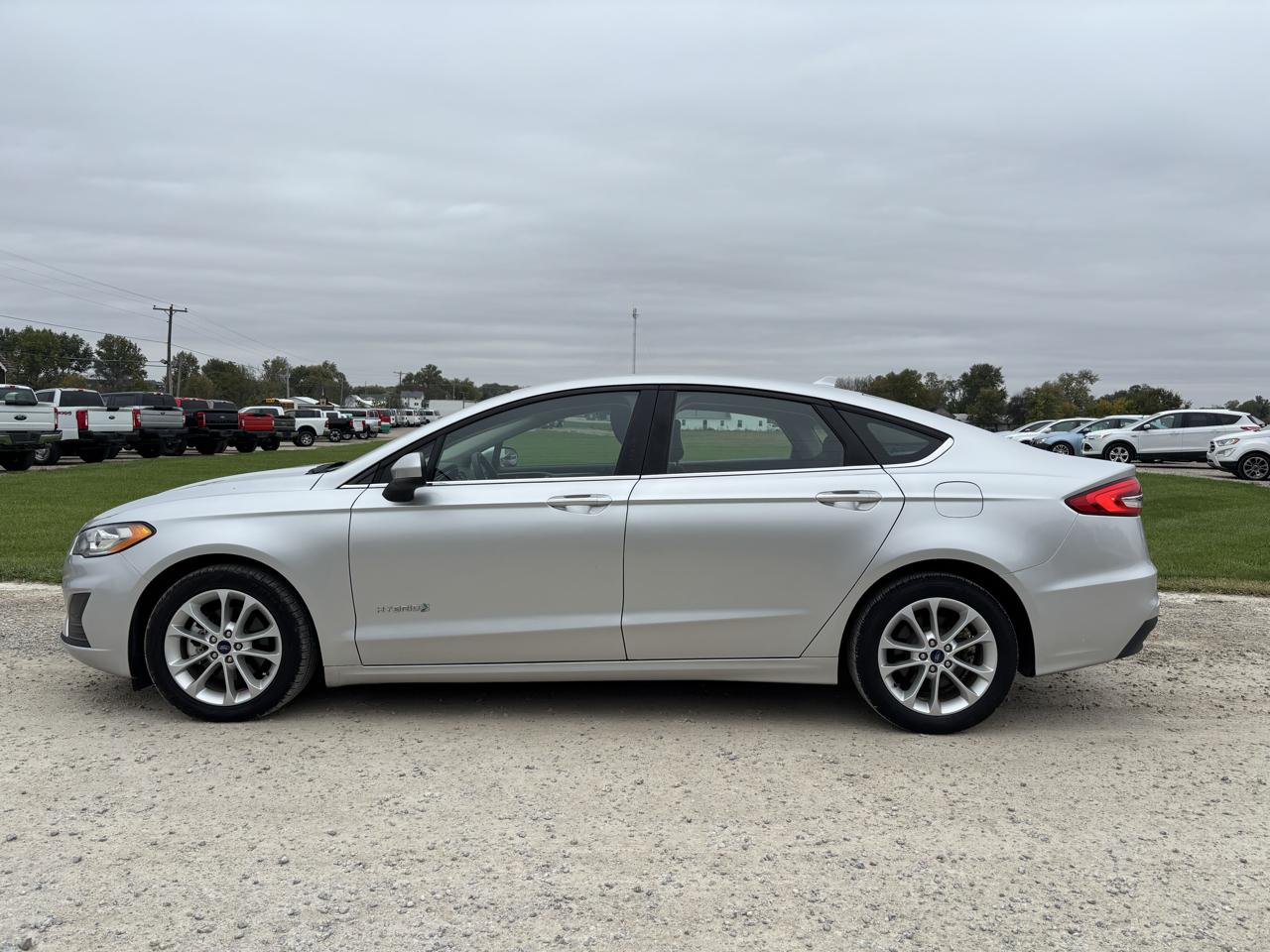 Ford Fusion Hybrid SE FWD 2019
