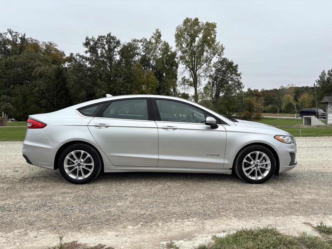 Ford Fusion Hybrid SE FWD 2019