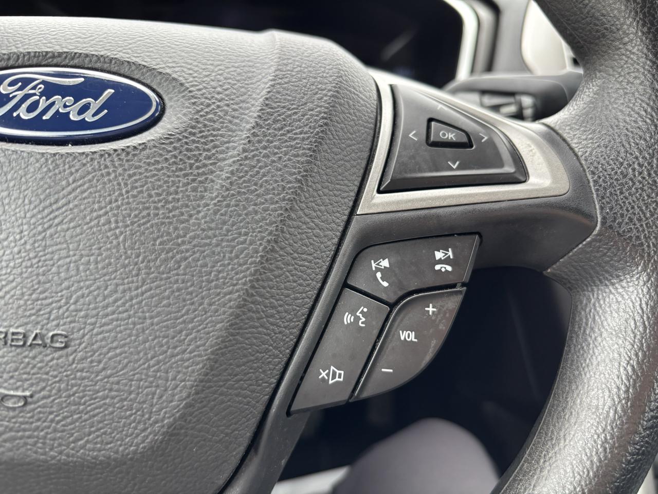 Ford Fusion Hybrid SE FWD 2019