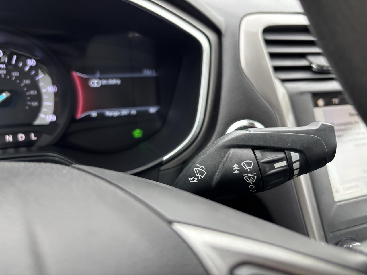 Ford Fusion Hybrid SE FWD 2019