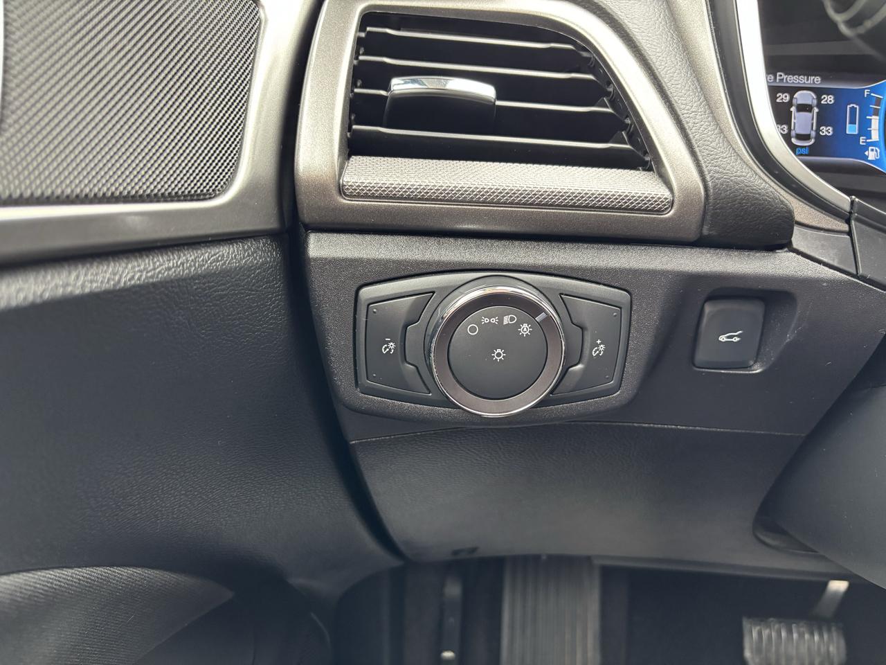 Ford Fusion Hybrid SE FWD 2019