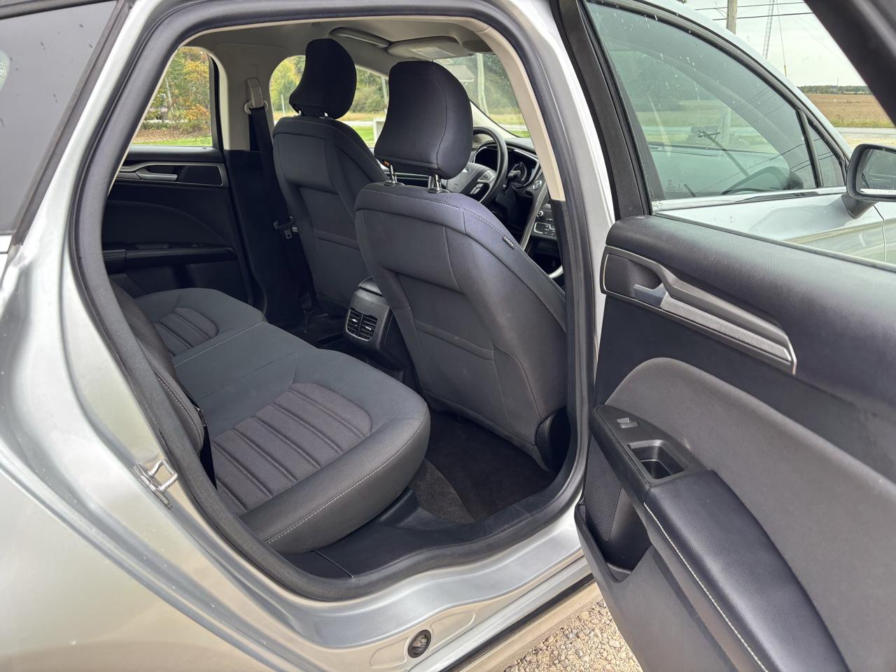 Ford Fusion Hybrid SE FWD 2019