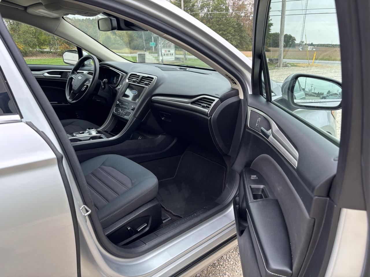 Ford Fusion Hybrid SE FWD 2019