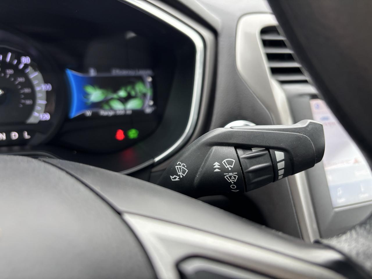 Ford Fusion Hybrid SE FWD 2020