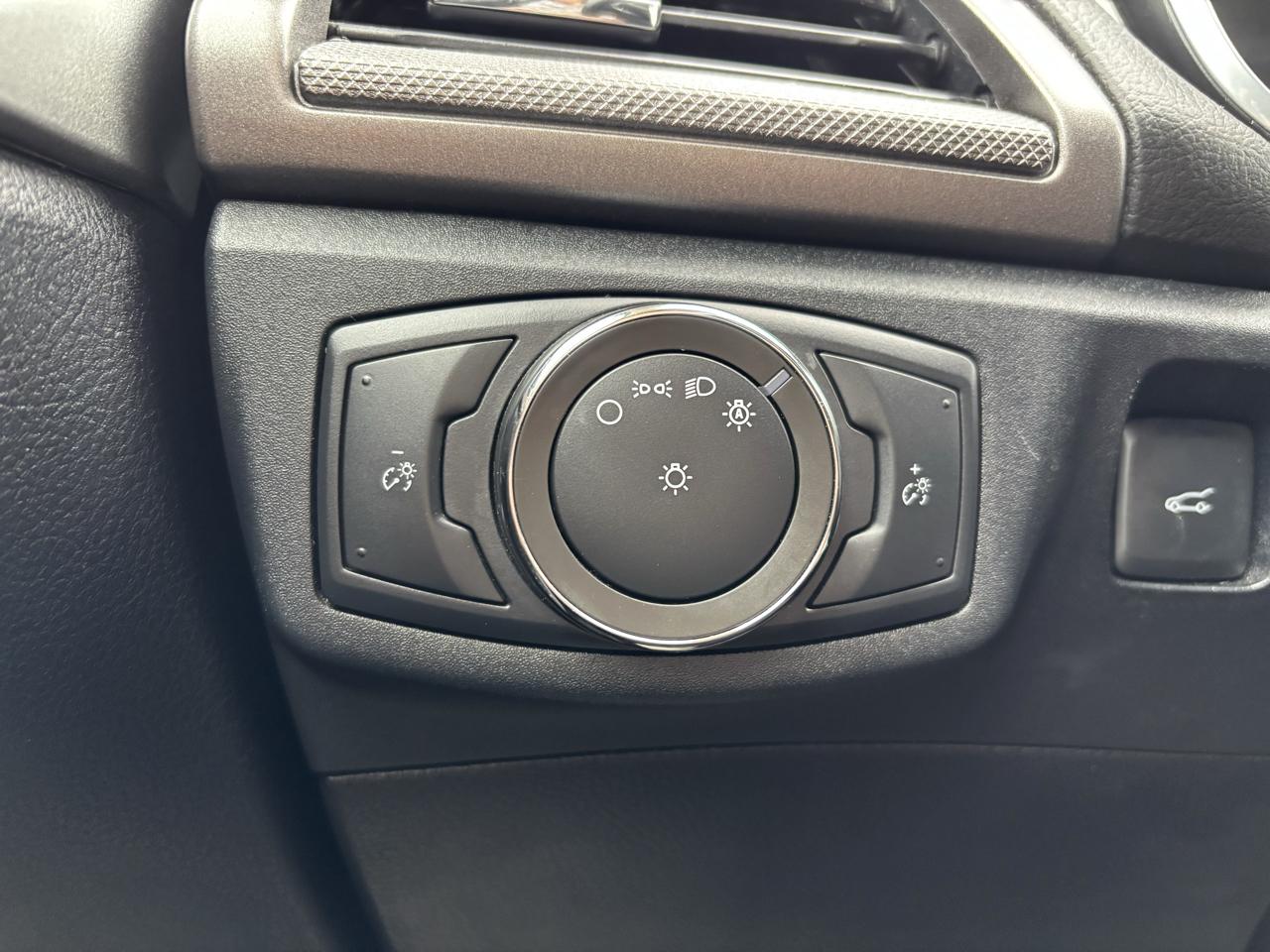 Ford Fusion Hybrid SE FWD 2020