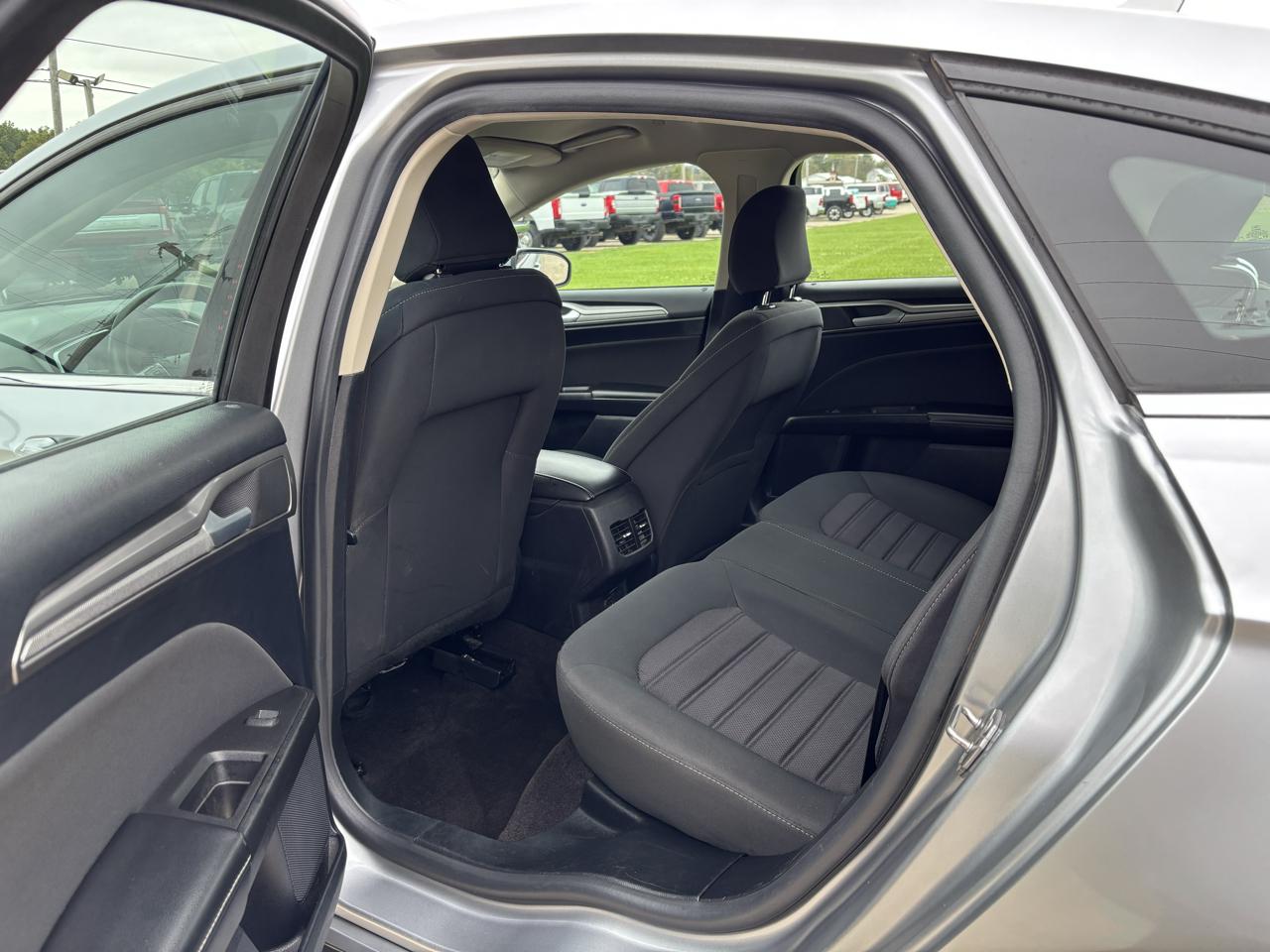 Ford Fusion Hybrid SE FWD 2020