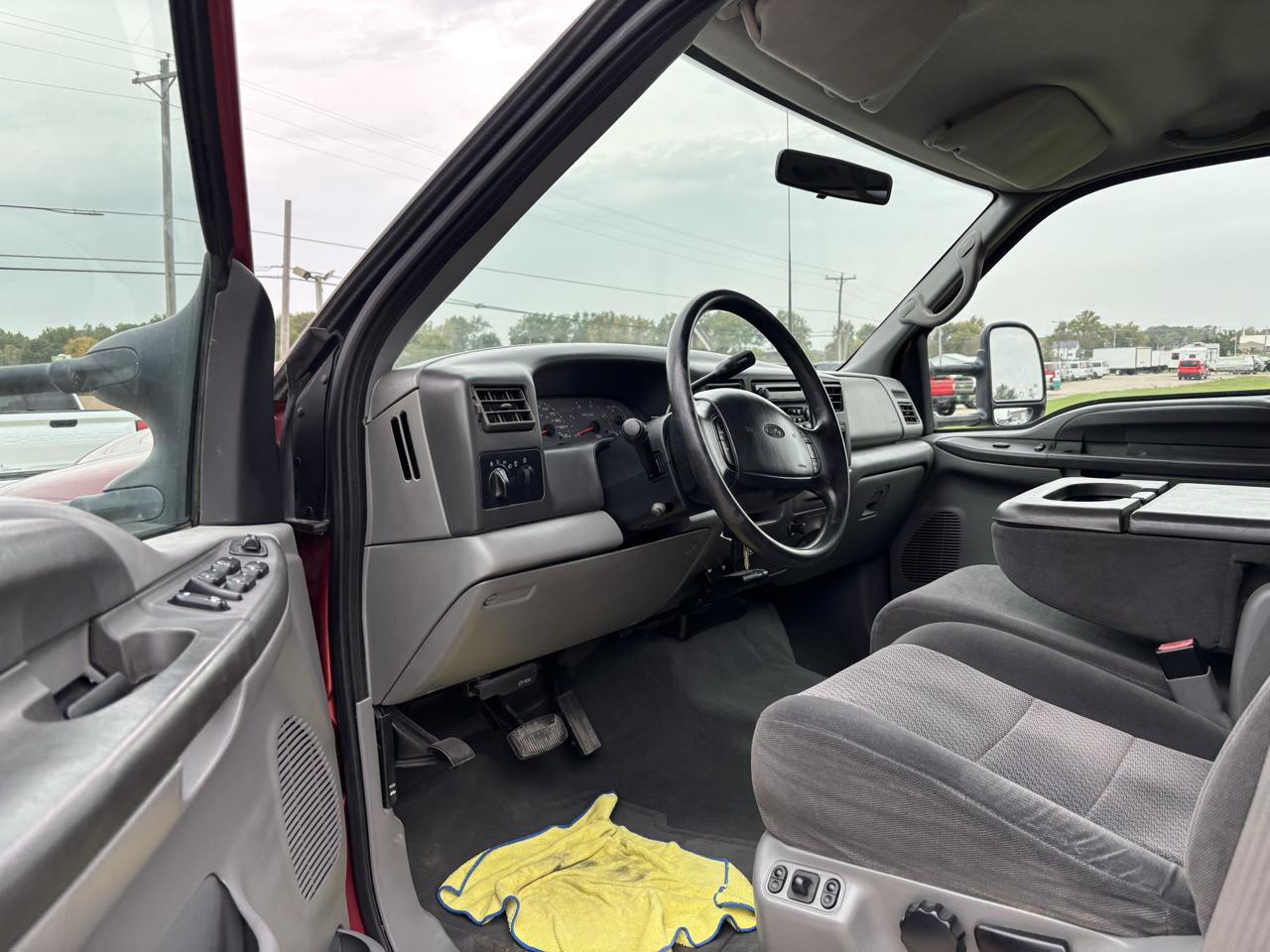 Ford Super Duty F-350 DRW Crew Cab 156" Lariat 4WD 2002