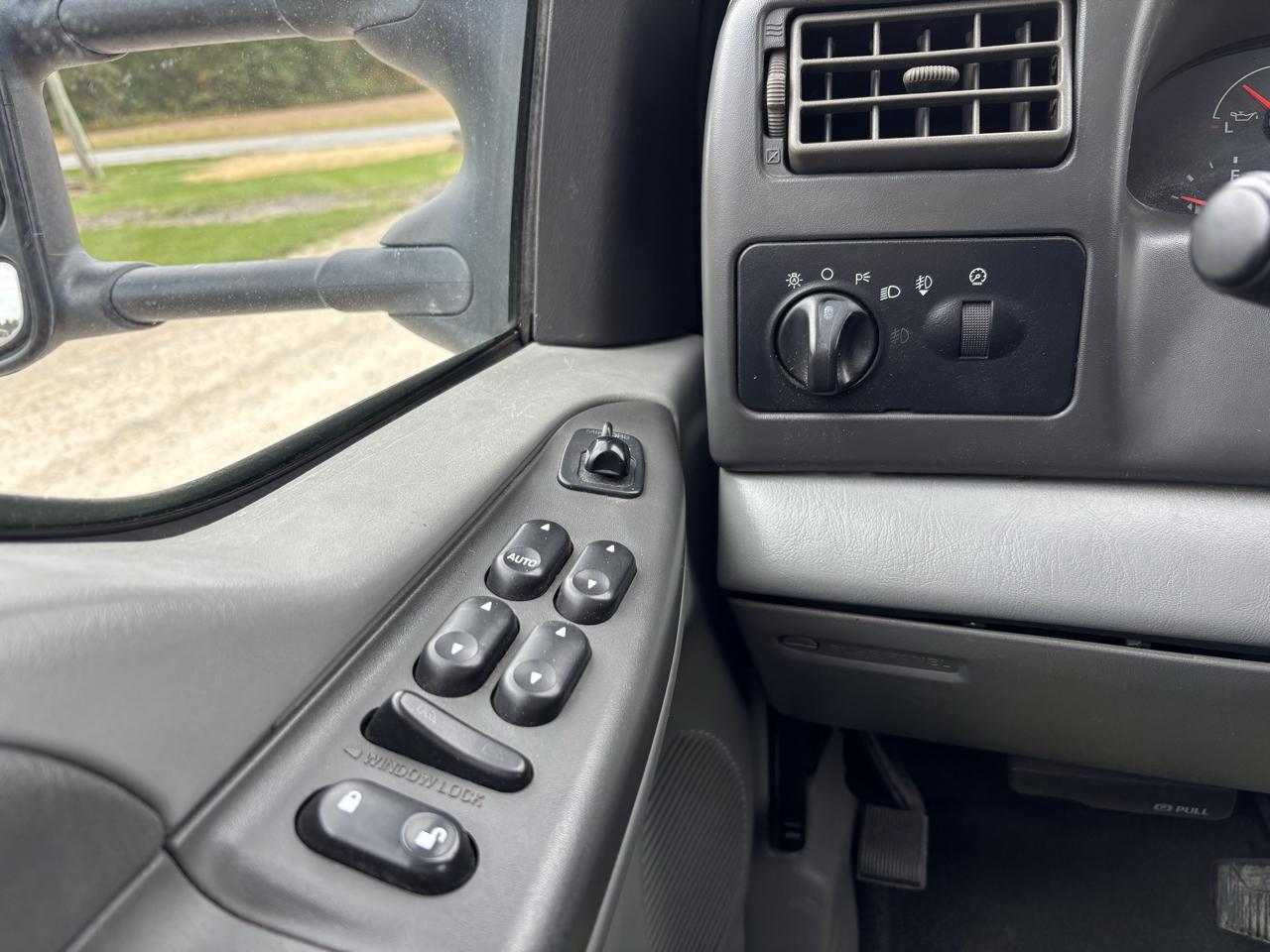 Ford Super Duty F-350 DRW Crew Cab 156" Lariat 4WD 2002