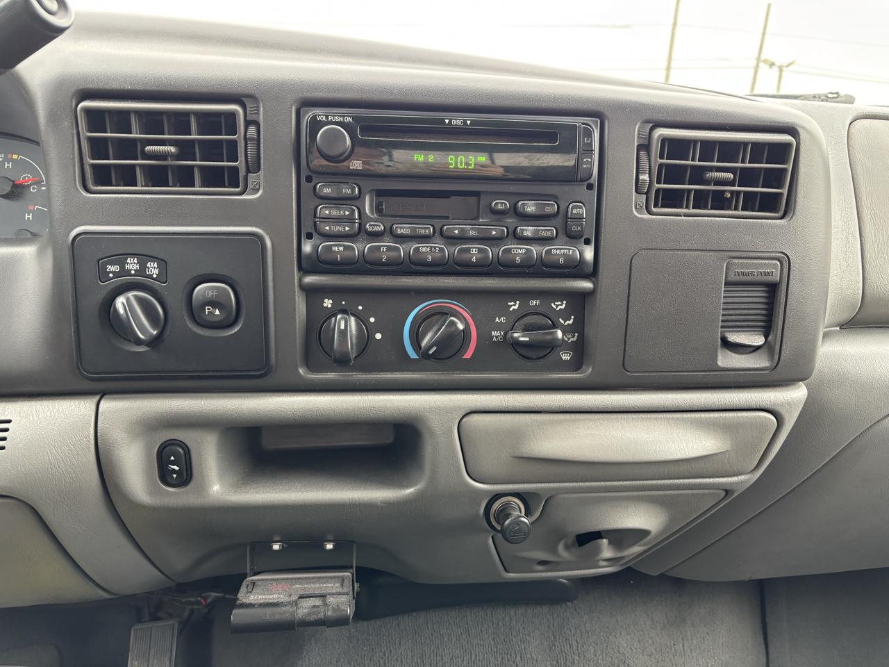 Ford Super Duty F-350 DRW Crew Cab 156" Lariat 4WD 2002