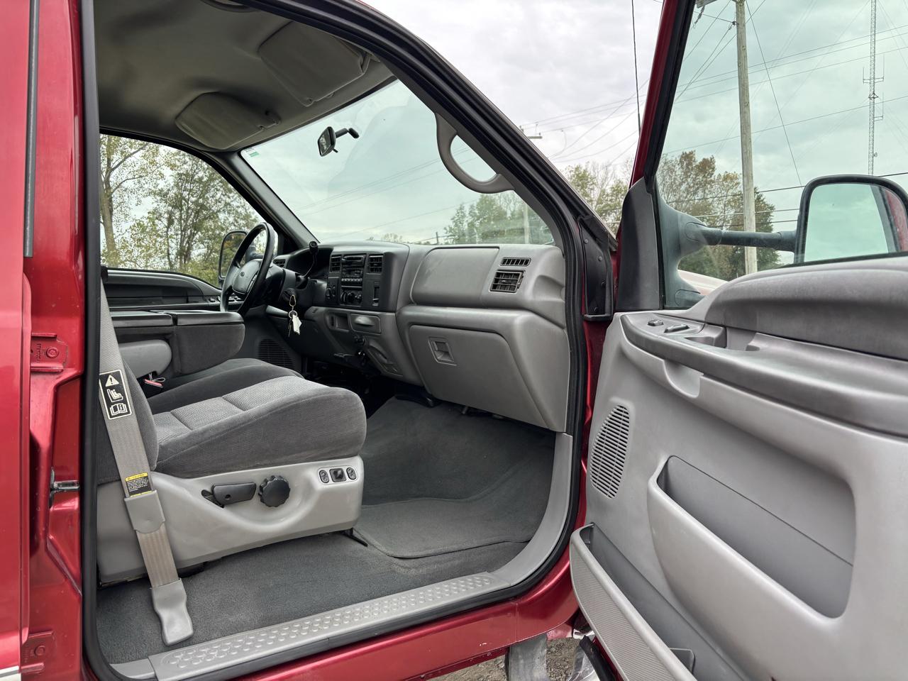 Ford Super Duty F-350 DRW Crew Cab 156" Lariat 4WD 2002