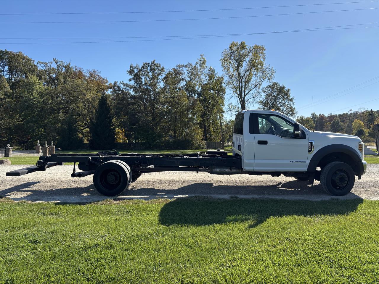 Ford Super Duty F-550 DRW XLT 2WD Reg Cab 145" WB 60" CA 2019