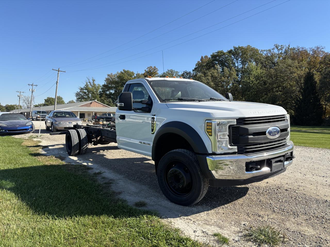 Ford Super Duty F-550 DRW XLT 2WD Reg Cab 145" WB 60" CA 2019