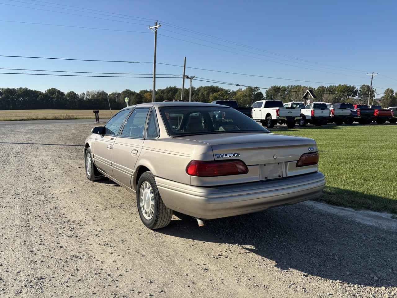 Ford Taurus 4dr Sedan LX 1995