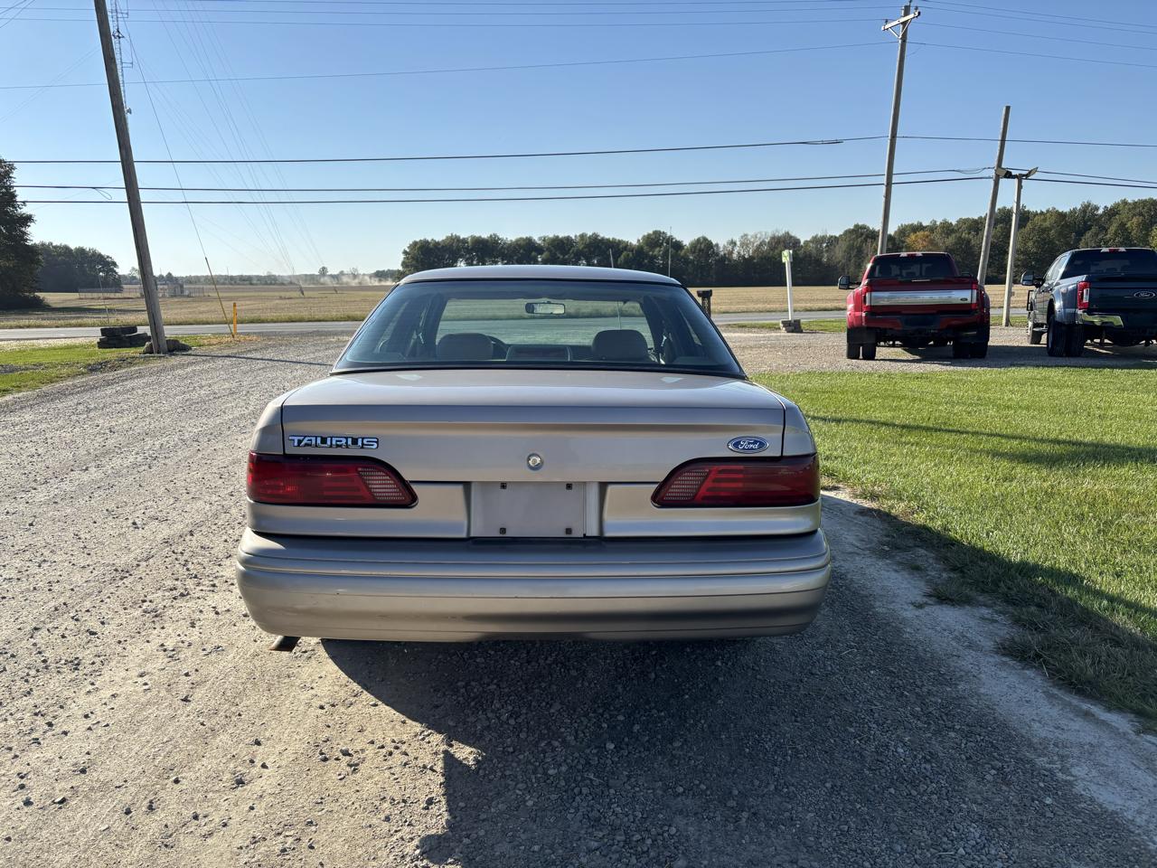 Ford Taurus 4dr Sedan LX 1995