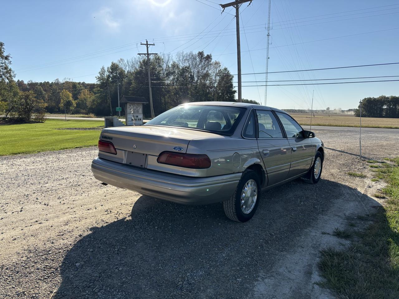 Ford Taurus 4dr Sedan LX 1995