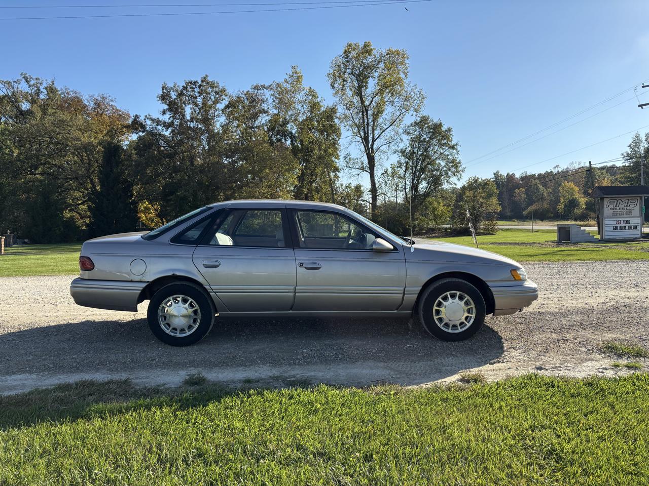 Ford Taurus 4dr Sedan LX 1995