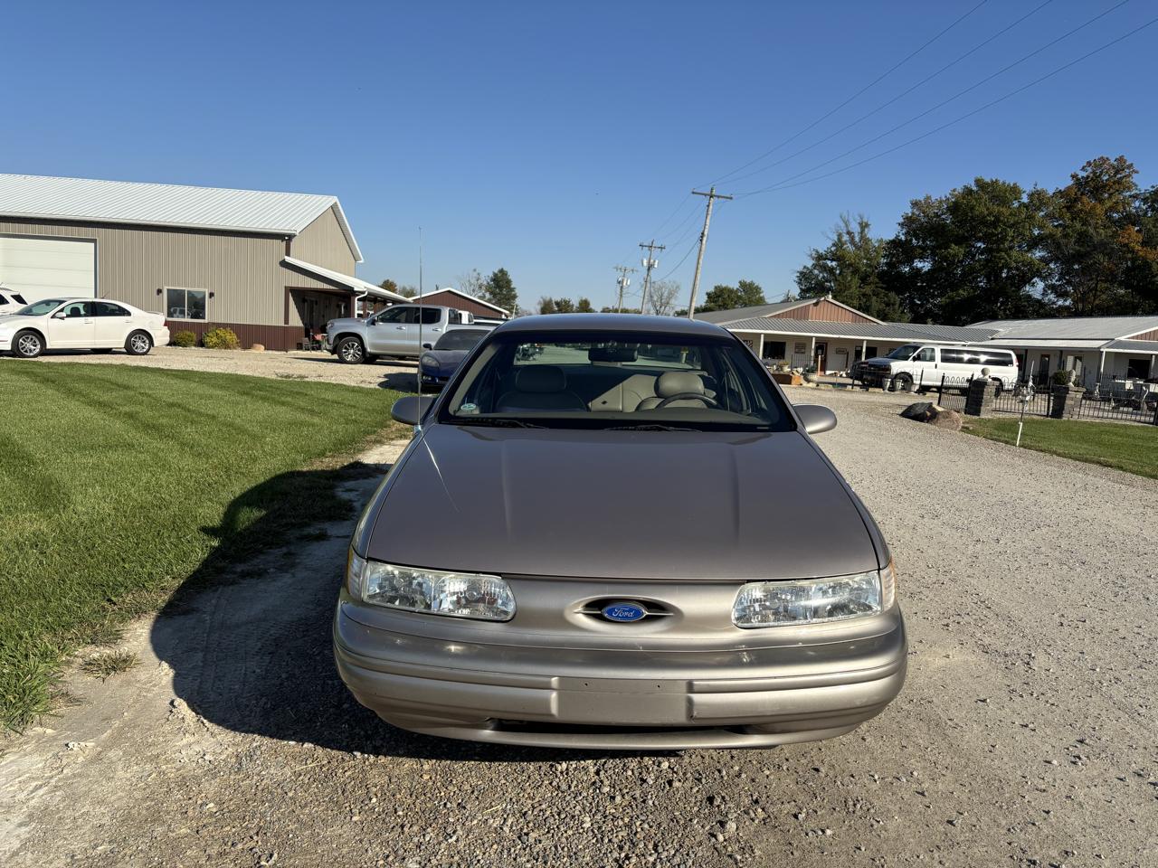 Ford Taurus 4dr Sedan LX 1995