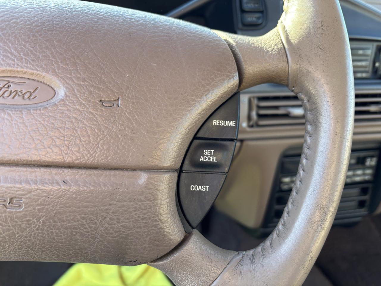 Ford Taurus 4dr Sedan LX 1995