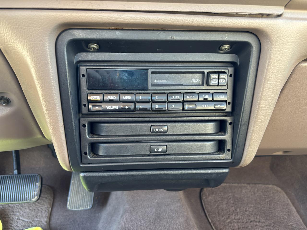 Ford Taurus 4dr Sedan LX 1995