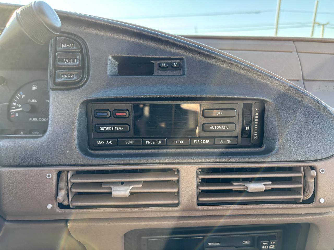 Ford Taurus 4dr Sedan LX 1995