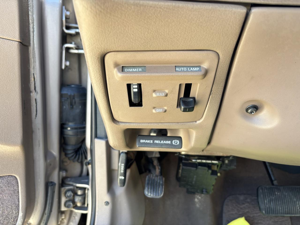 Ford Taurus 4dr Sedan LX 1995