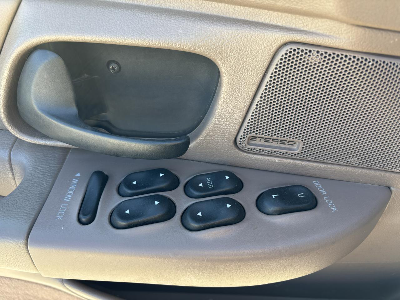 Ford Taurus 4dr Sedan LX 1995