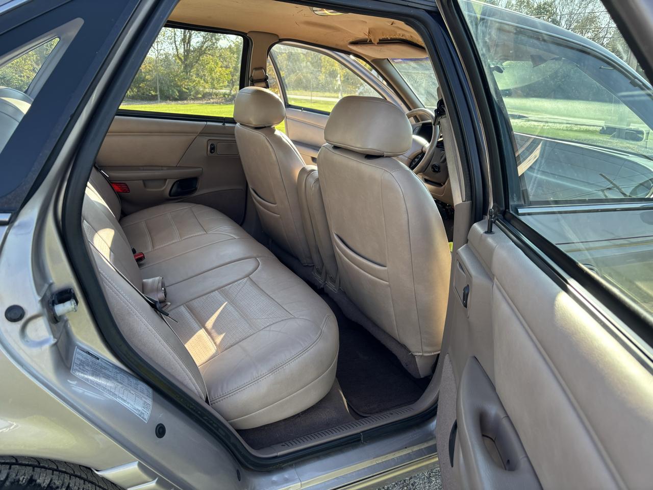 Ford Taurus 4dr Sedan LX 1995