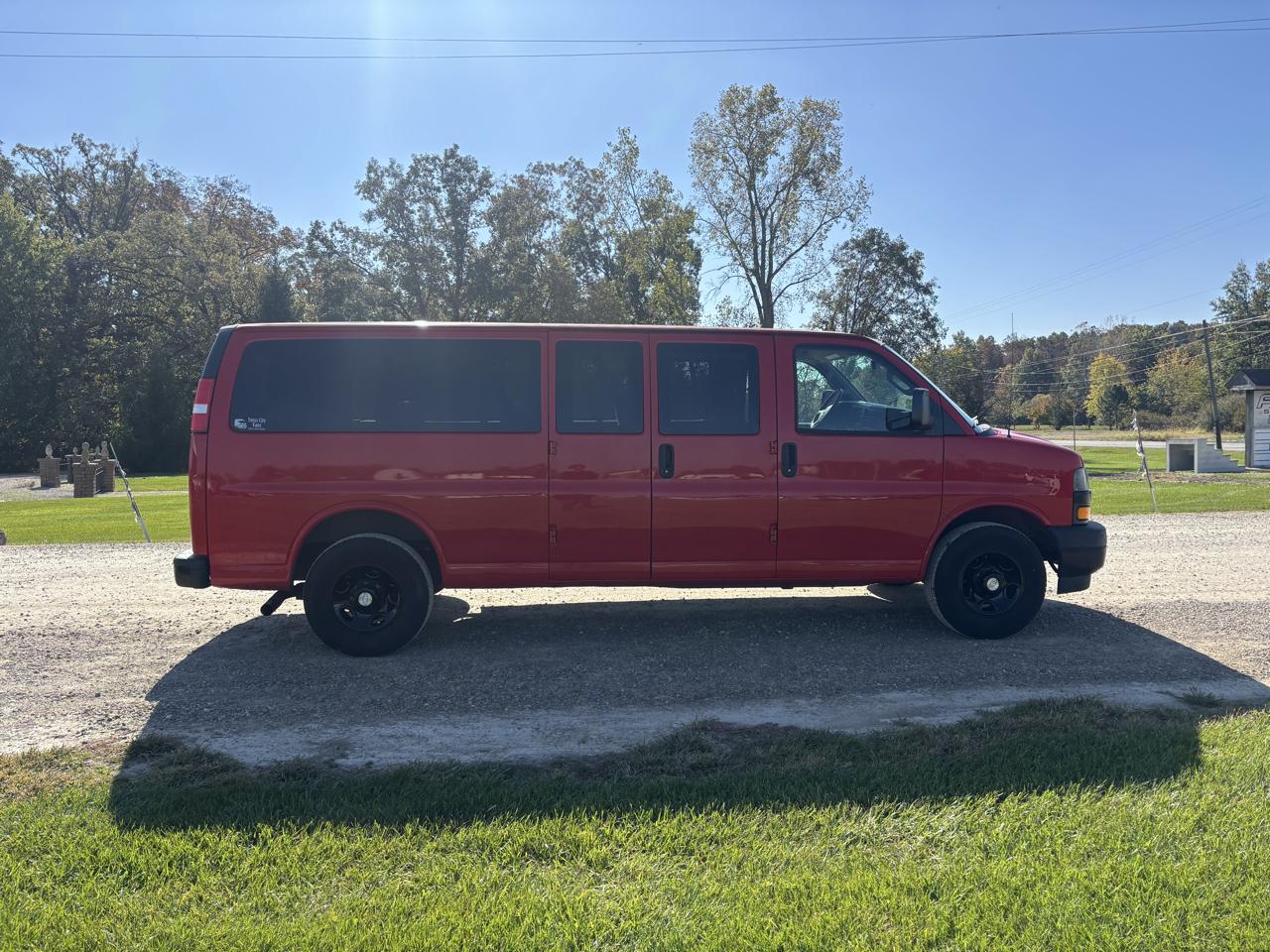 Chevrolet Express Passenger RWD 3500 155" LS 2019