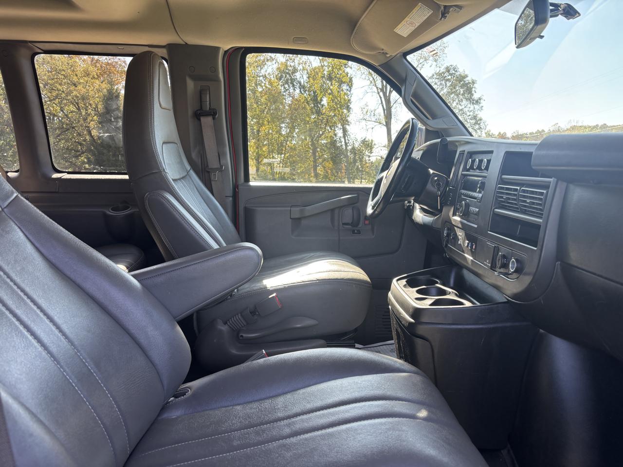 Chevrolet Express Passenger RWD 3500 155" LS 2019