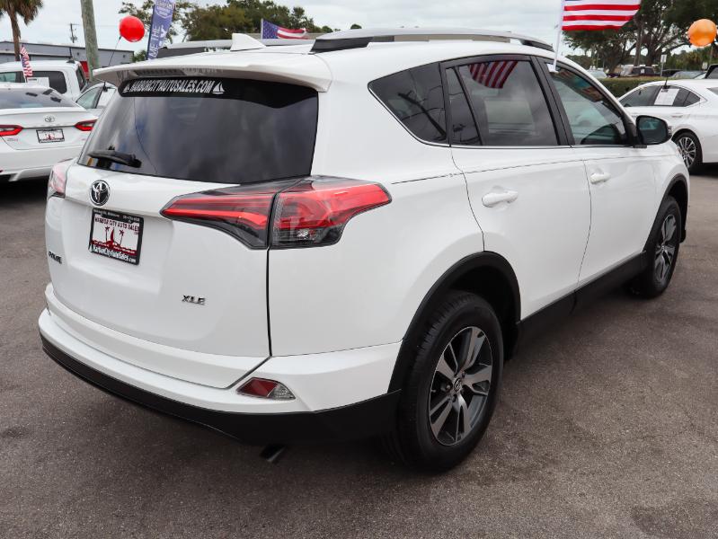 Toyota RAV4 XLE FWD 2017
