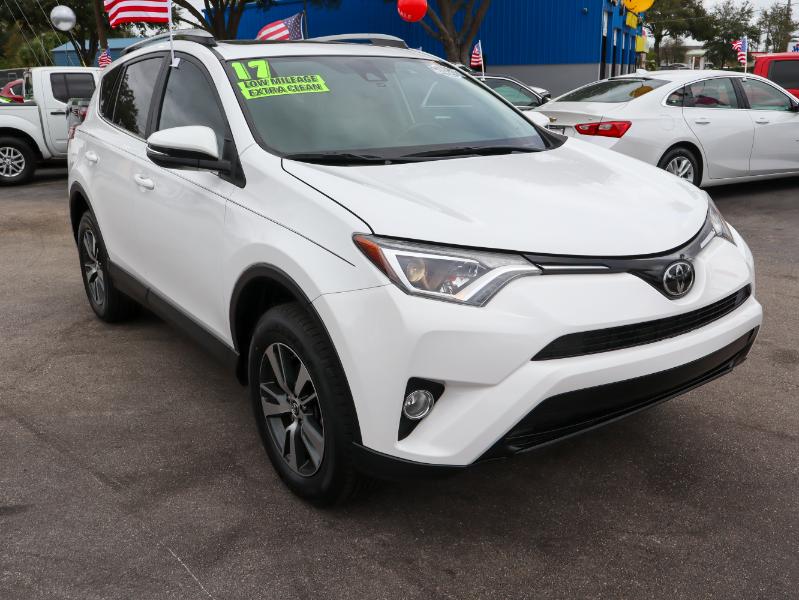 Toyota RAV4 XLE FWD 2017