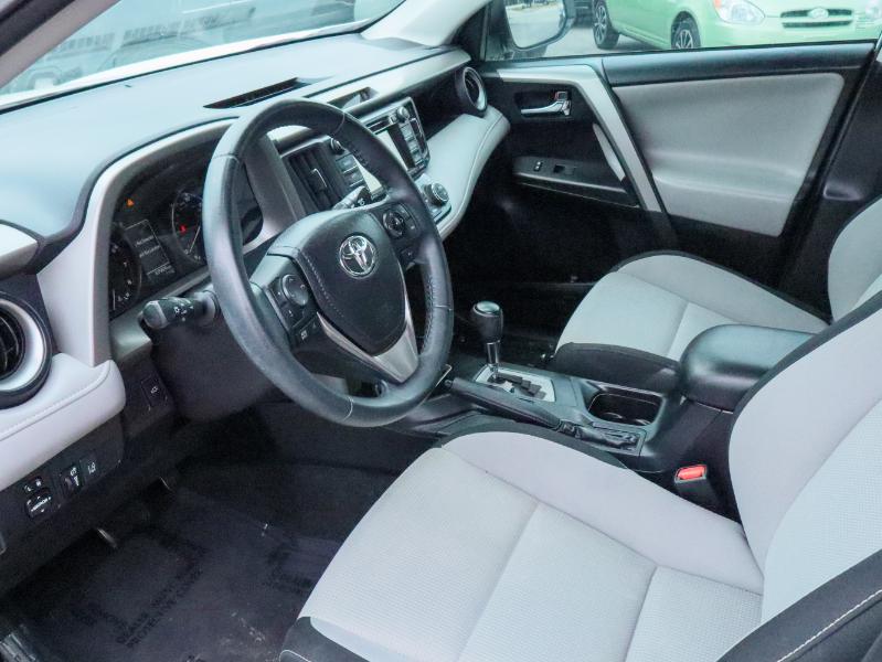 Toyota RAV4 XLE FWD 2017