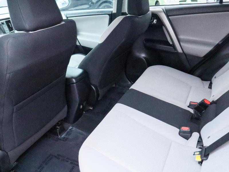 Toyota RAV4 XLE FWD 2017