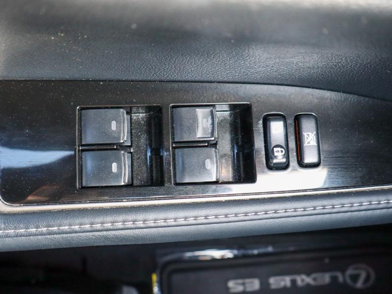 Lexus ES 350 4dr Sdn 2016